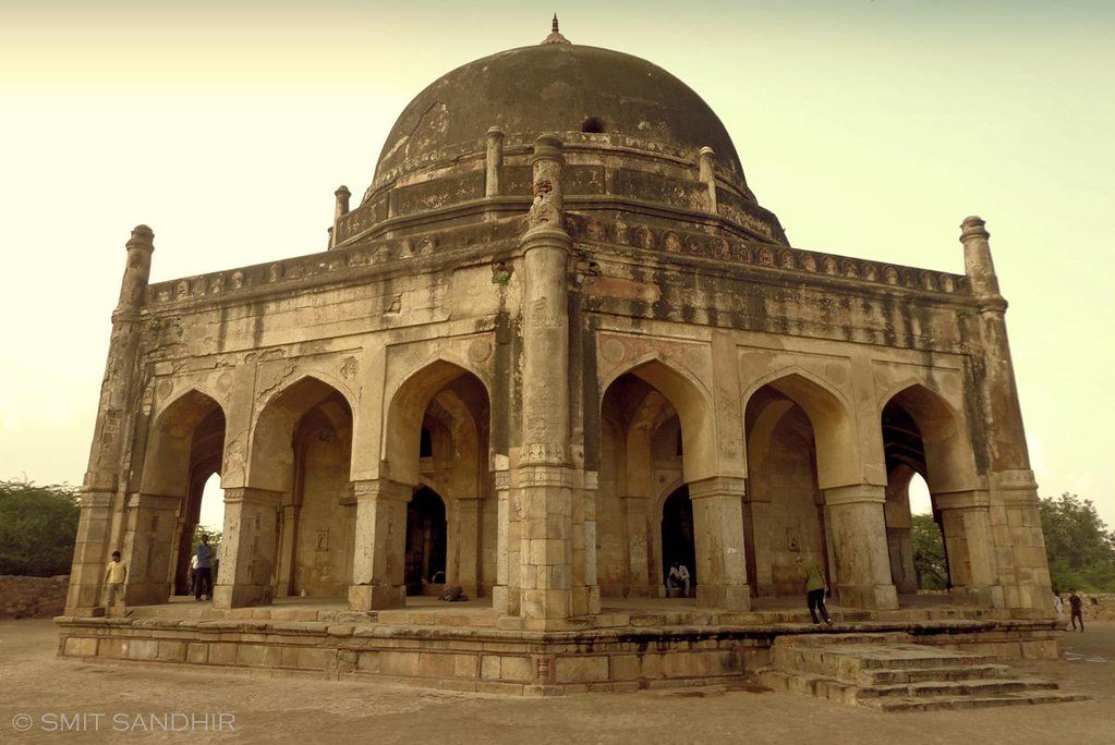 Adham Khan’s Tomb in Mehrauli, also called Bhool Bhulaiya, a historic Mughal-era monument in Delhi.