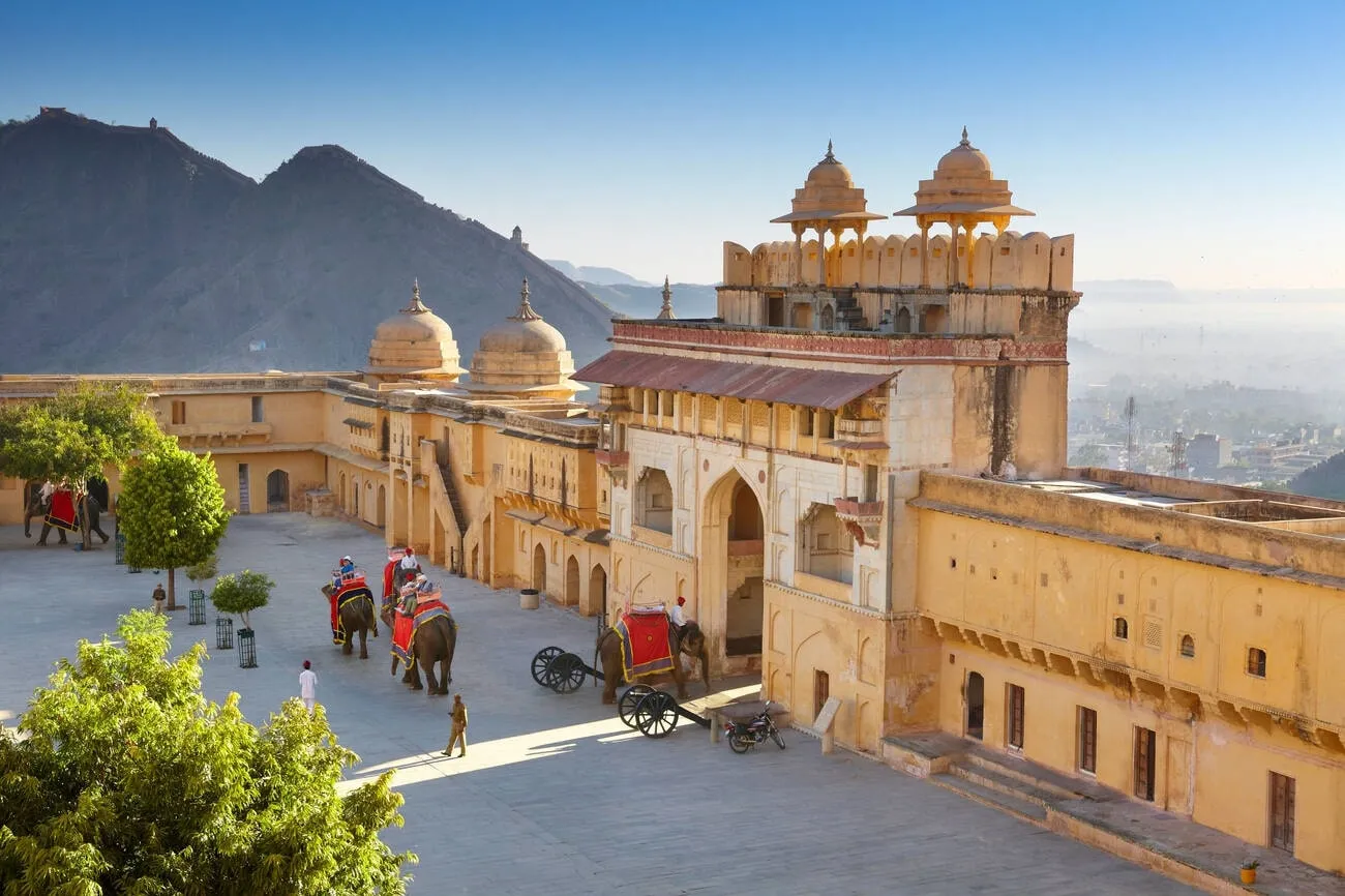 Magnificent Amber Fort in Jaipur showcasing Rajasthan’s royal heritage.